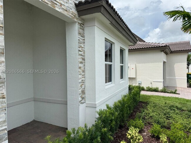 Building Photo - 2404 SE 29th Dr