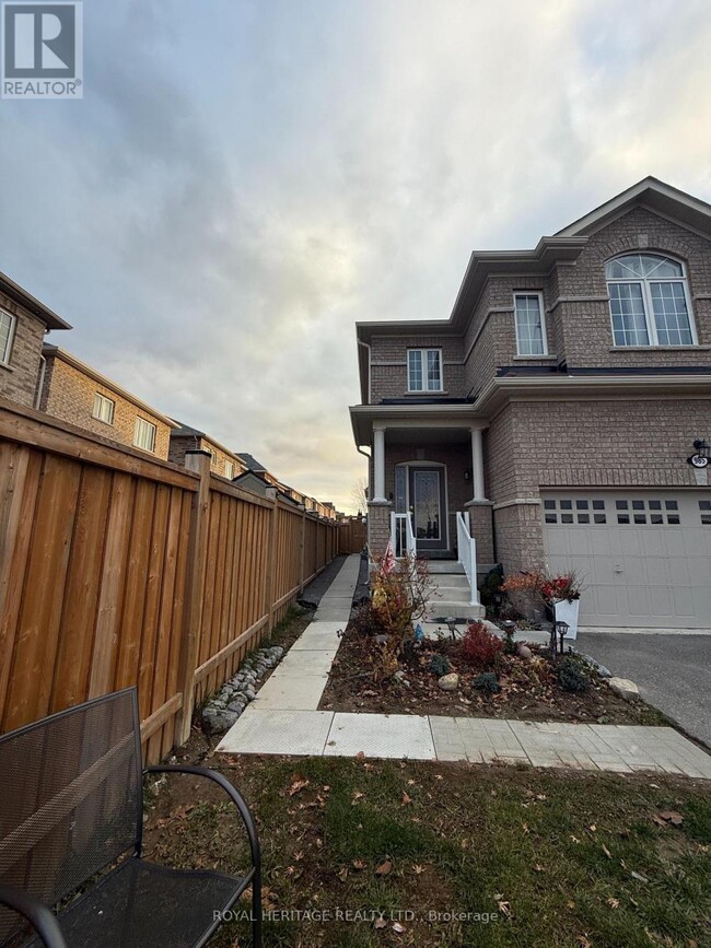 Photo du bâtiment - 985 Black Cherry Dr