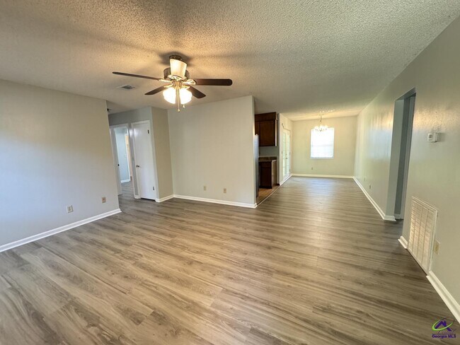Foto del edificio - 120 Springwood Dr