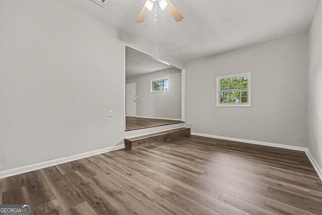 Foto del edificio - 1315 Pineglen Dr