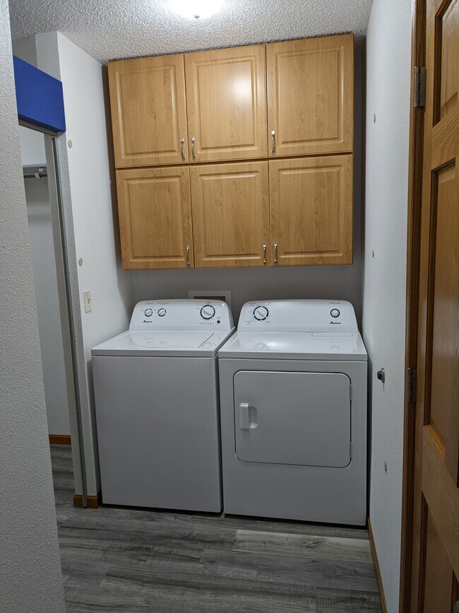 Laundry Room - 305 E Lawler Ave