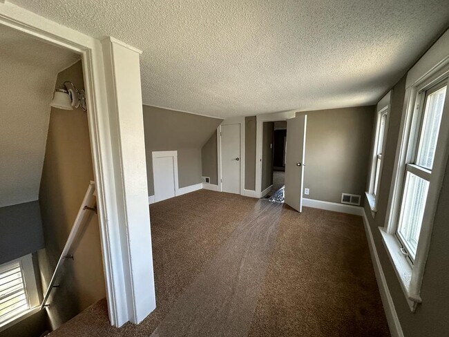 Foto del edificio - 486 Lawson Ave W