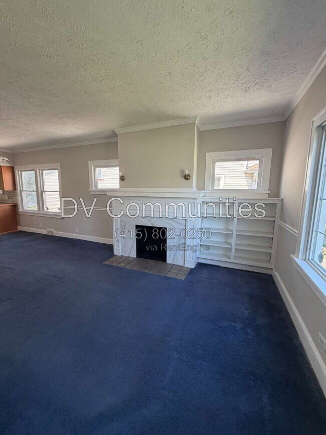 Building Photo - 9110 Rosewood Ave