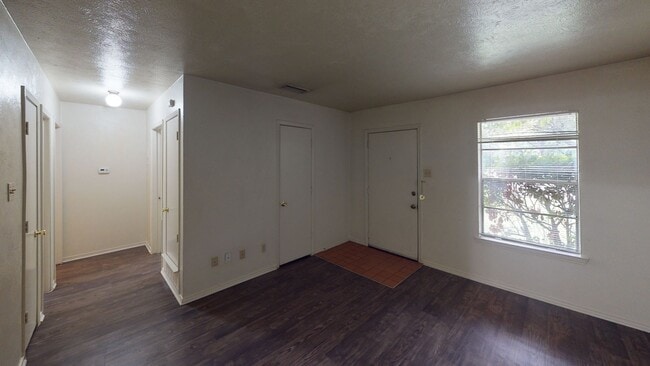 Foto del edificio - 1518-1520 N Carroll Blvd