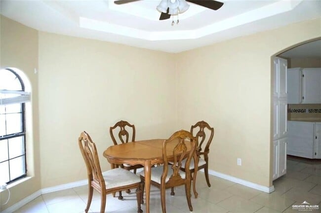 Building Photo - 11 Tulip Cir