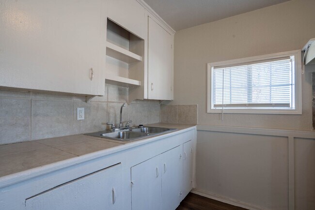 Building Photo - Newly remodeled!  1bed/1 bath! ADU (Access...