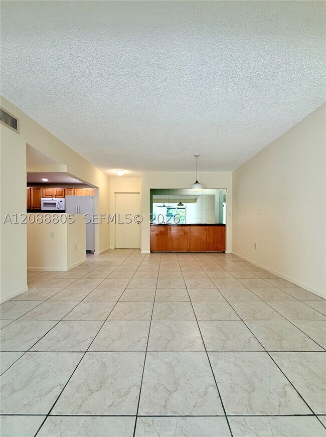Foto del edificio - 1655 NE 115th St