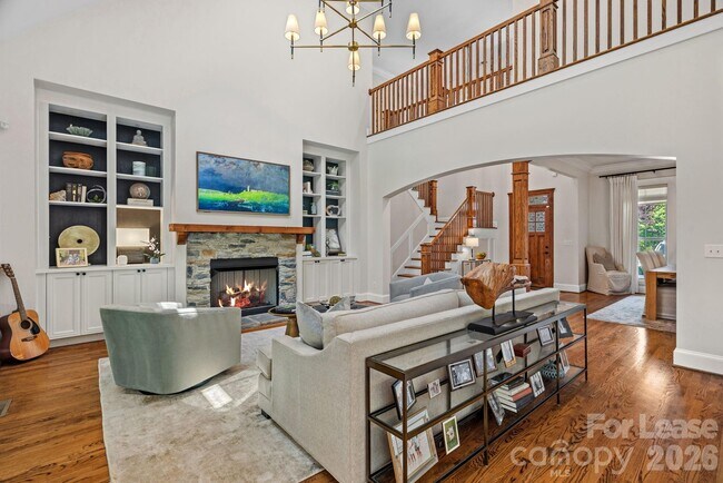 Building Photo - 3813 Lakeside Dr