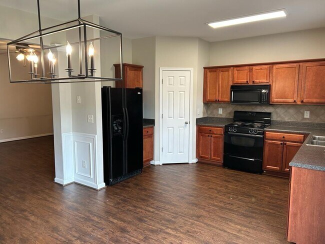 Foto del edificio - 2074 Lakeshore Overlook Cir NW