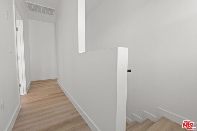 Foto del edificio - 1261 Browning Blvd