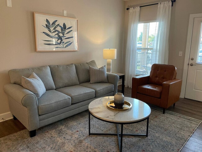 Foto del edificio - 740 Zumstein Ln