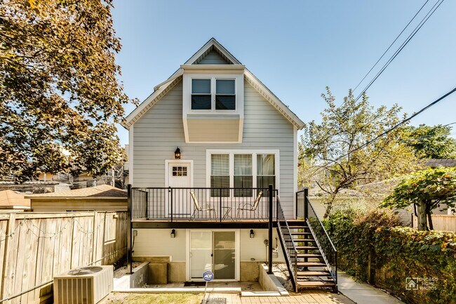 Foto del edificio - 2911 N Seeley Ave