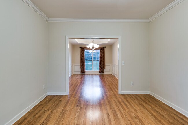 Foto del edificio - **ESTABLISHED NEIGHBORHOOD, AMAZING LOCATION**