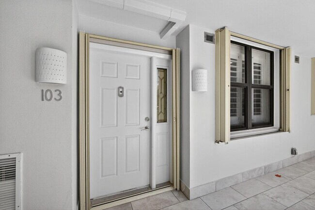 Foto del edificio - 840 Ocean Dr