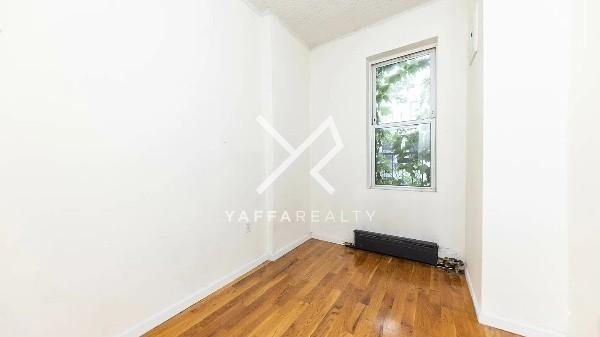 Foto del edificio - 3 bedroom in BROOKLYN NY 11233