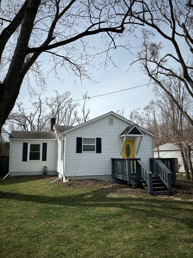 Building Photo - 13926 Sanford Rd