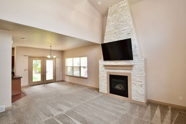 Building Photo - 3 Bed 2.5 Bath Home in HOA Community with Great Amenities!