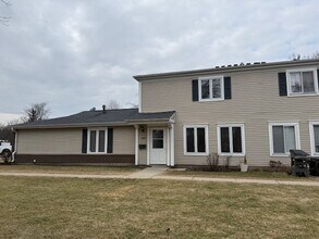 Building Photo - 1085 Cove Dr