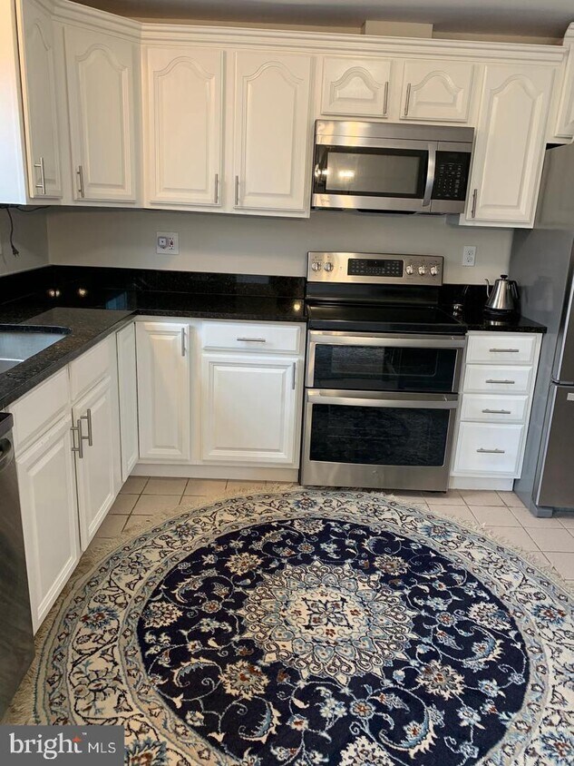 Foto principal - 10631 Runaway Ln