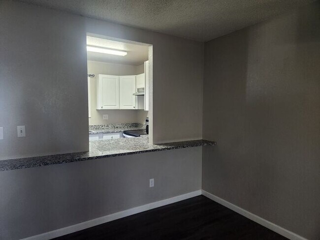 Building Photo - Spacious 3-bedroom, 2.5-bathroom Townhome