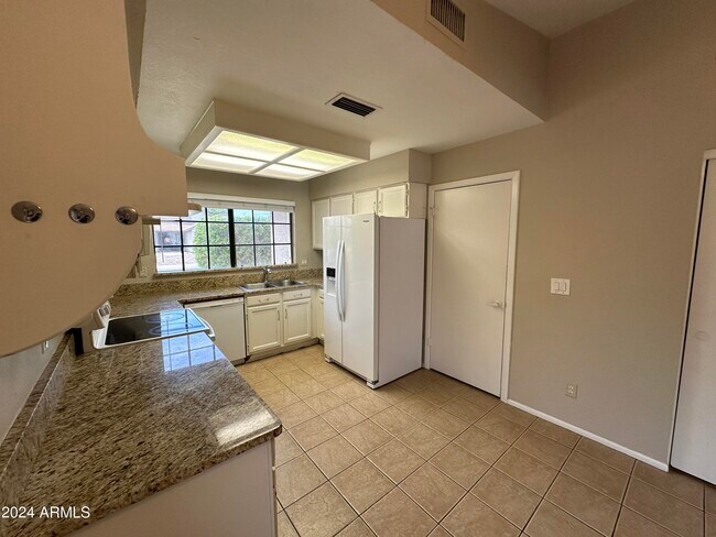 Foto del edificio - 1355 N 87th St