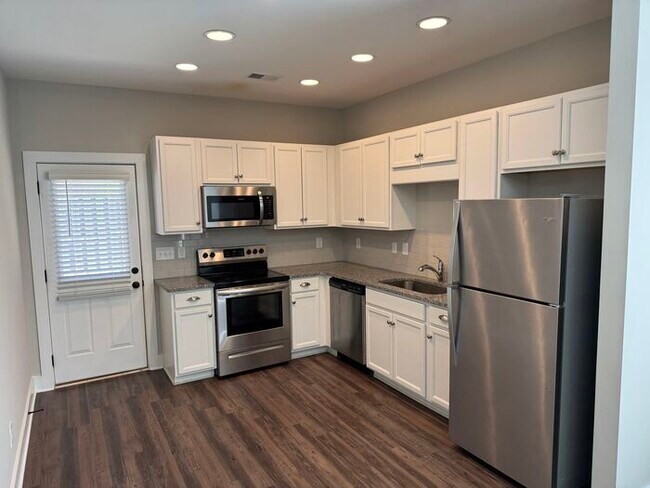 Foto del edificio - 4004 Ashley Dr