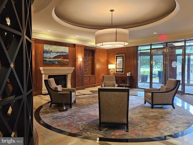Foto del edificio - 8220 Crestwood Heights Dr