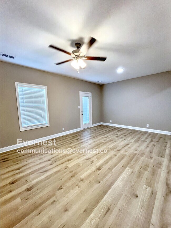 Building Photo - 3385 Polly Dr