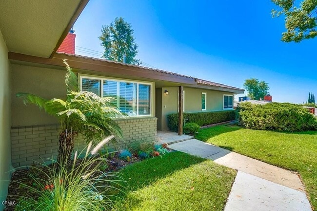 Building Photo - 1490 Riviera Dr