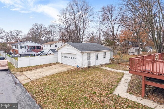 Foto del edificio - 8519 Locust Grove Dr