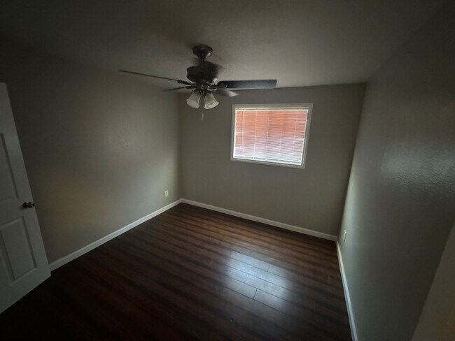 Building Photo - 1160 Mojave Dr