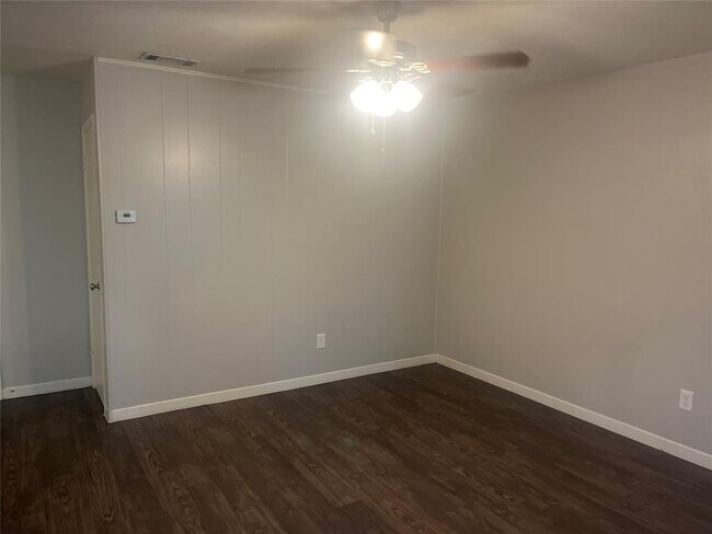 Foto del edificio - 5607 Sunshine Dr