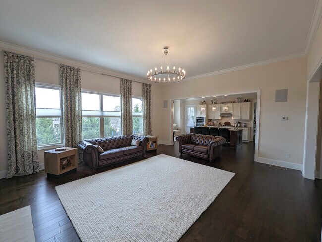 Building Photo - 4310 Brookview Dr