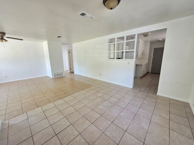 Foto del edificio - 1219 W Summit St