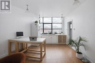 Building Photo - 1024 Queen St W