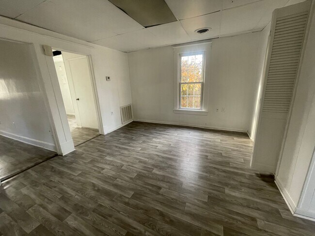 Building Photo - Adorable 1 bedroom 1 bath home with a bonu...