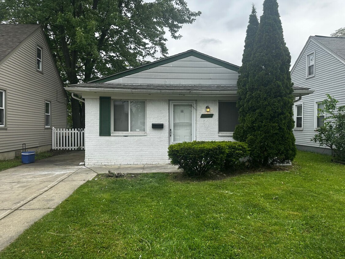 Primary Photo - 3 Bedroom Home In Harper Woods