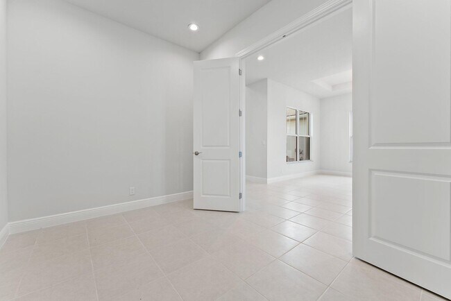 Foto del edificio - 12550 Nautilus Cir
