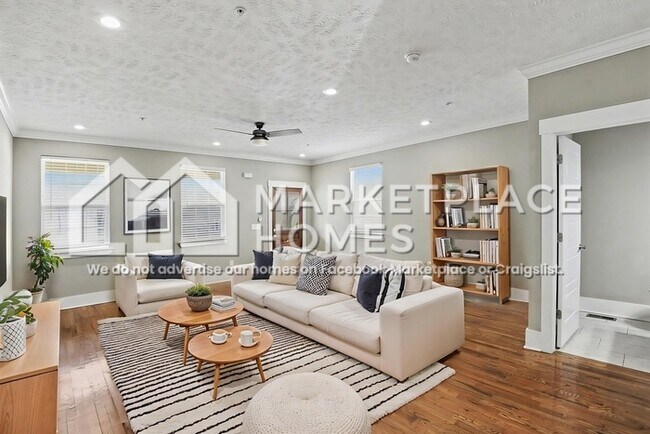 Building Photo - 121 Bell St