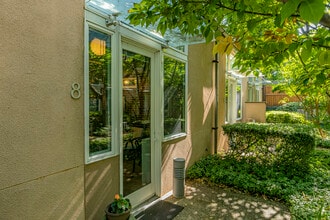 Building Photo - 36 Moore St