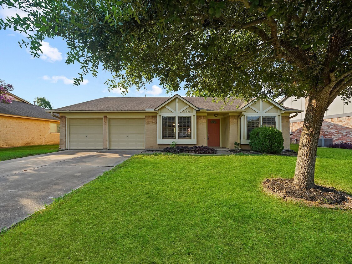 Foto principal - 327 Muirwood Ln
