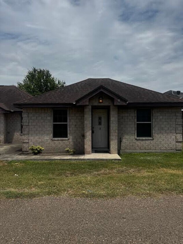 Primary Photo - 800 E Daffodil Ave