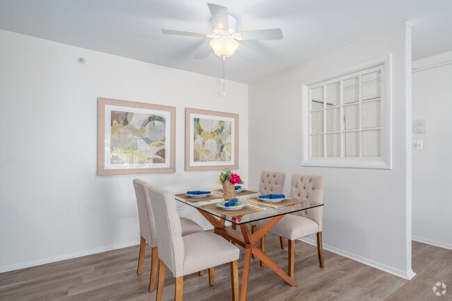 2BR, 1BA - 890SF - Dining Room - Scenic Tree Rentals