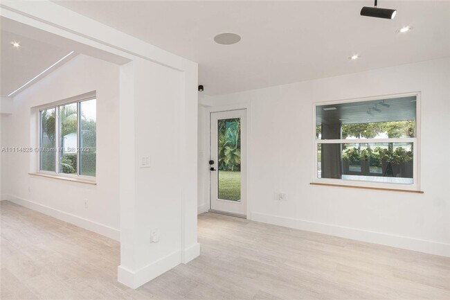 Foto del edificio - 655 Fairway Dr