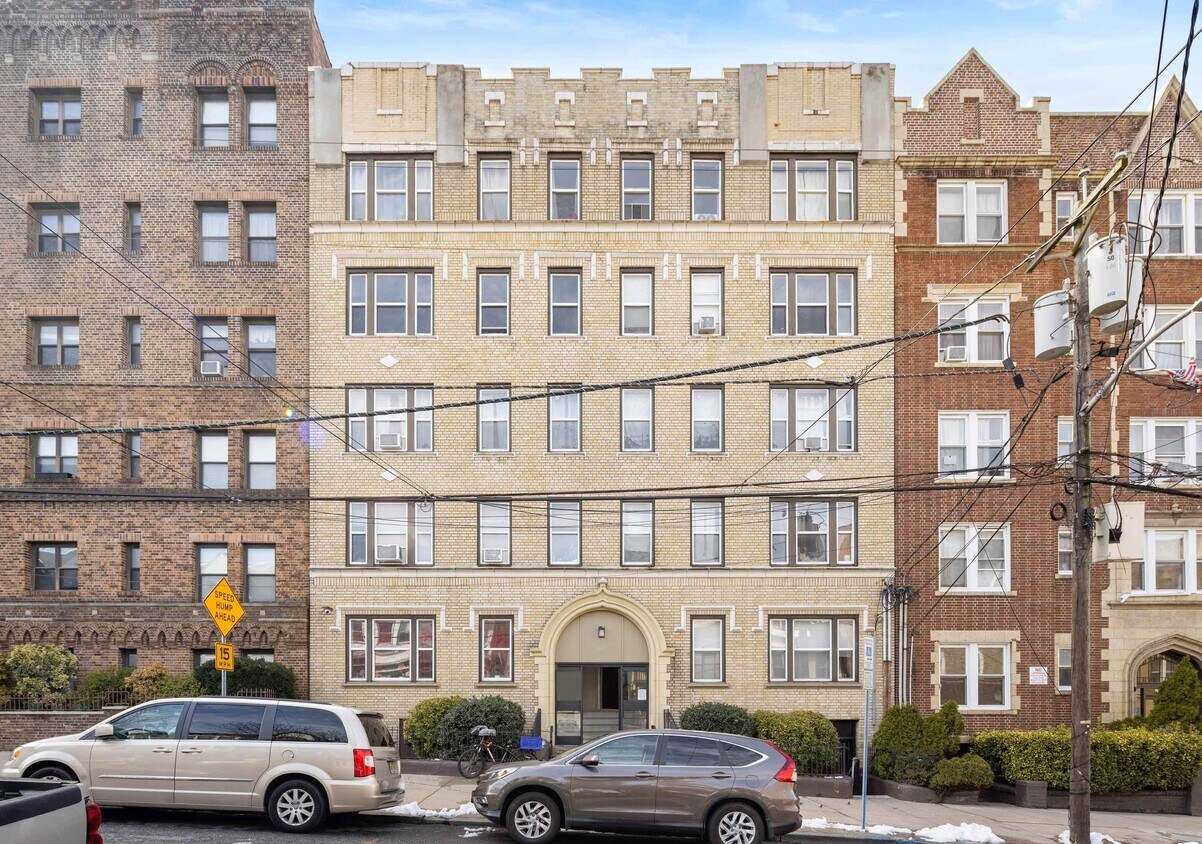 Foto principal - 137 Kensington Ave