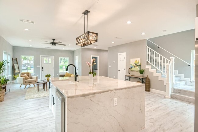 Foto del edificio - North Oak Cliff home 2 miles from Bishop A...