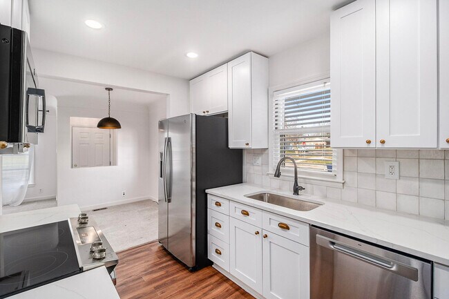 Foto del edificio - 4526 Cooper Ave