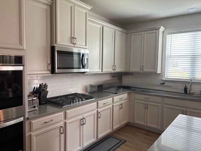 Foto del edificio - 3477 Spruce Way SW