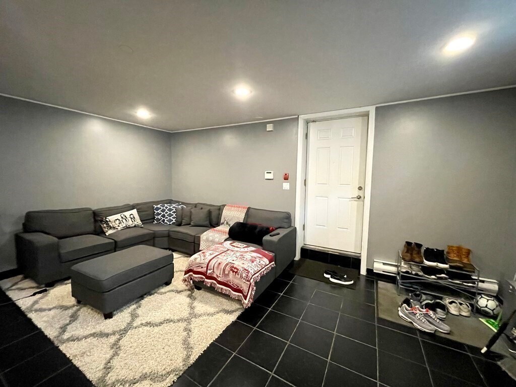 Primary Photo - 208 Prospect St
