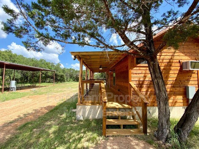Foto del edificio - 624 Deer Creek Dr W